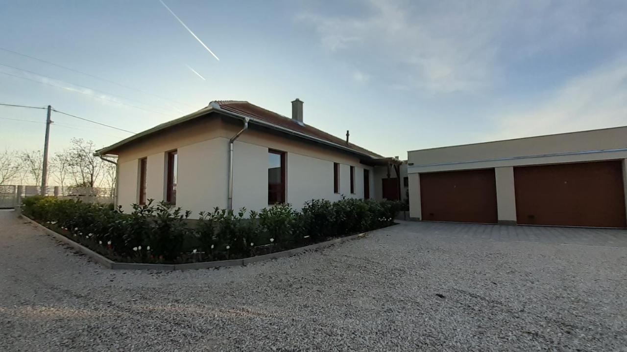 Bibic Apartman A Kapolnasnyek Buitenkant foto